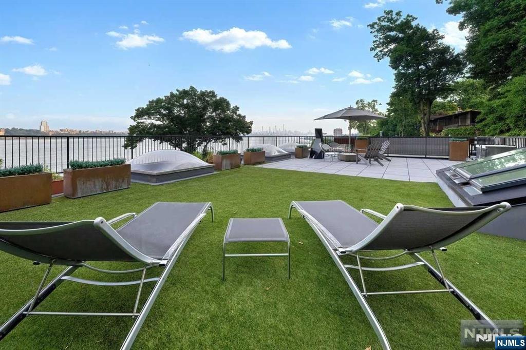 Homes for sale in Edgewater, NJ | 34 Shore Rd #34S, Edgewater, NJ 07020 | MLS# 25029924