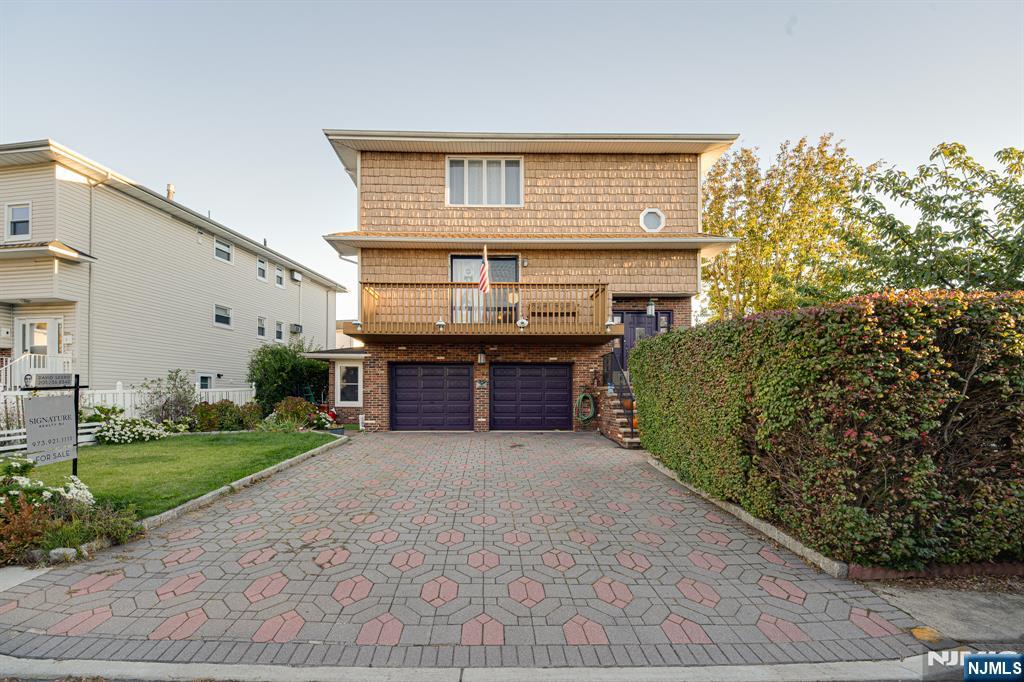 Homes for sale in Secaucus, NJ | 3 Acorn Rd, Secaucus, NJ 07094 | MLS# 25029953