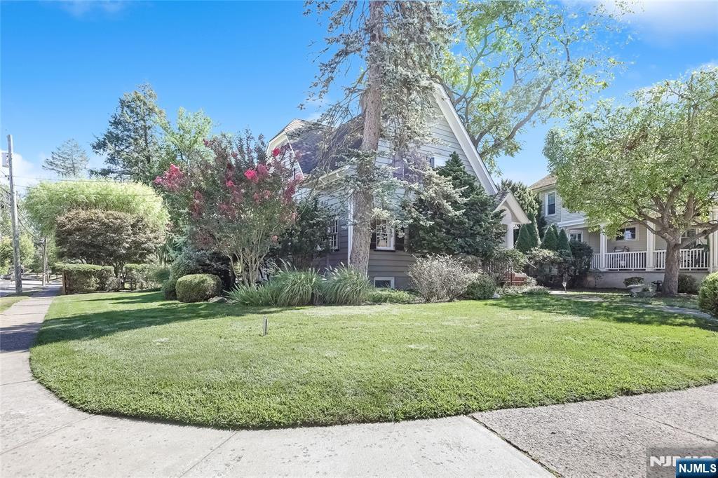 Homes for sale in Westwood, NJ | 11 Park Pl, Westwood, NJ 07675 | MLS# 25029996