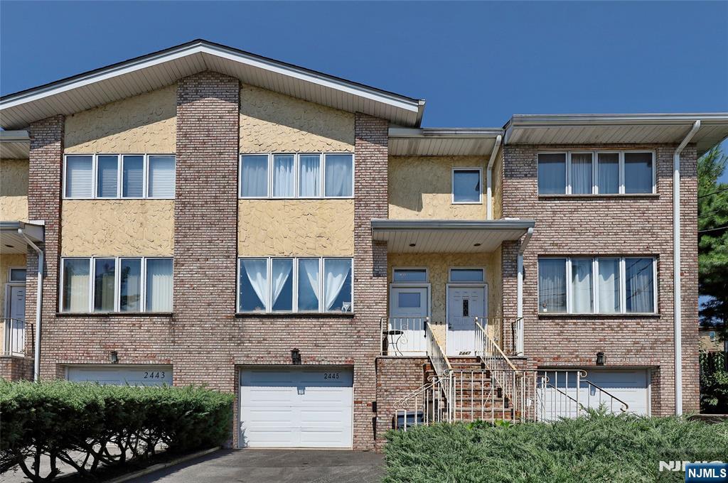 $699,000 Townhouse