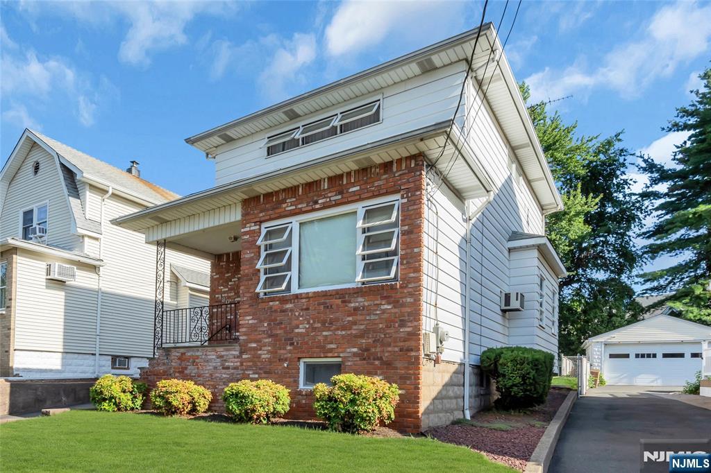 $700,000 Colonial