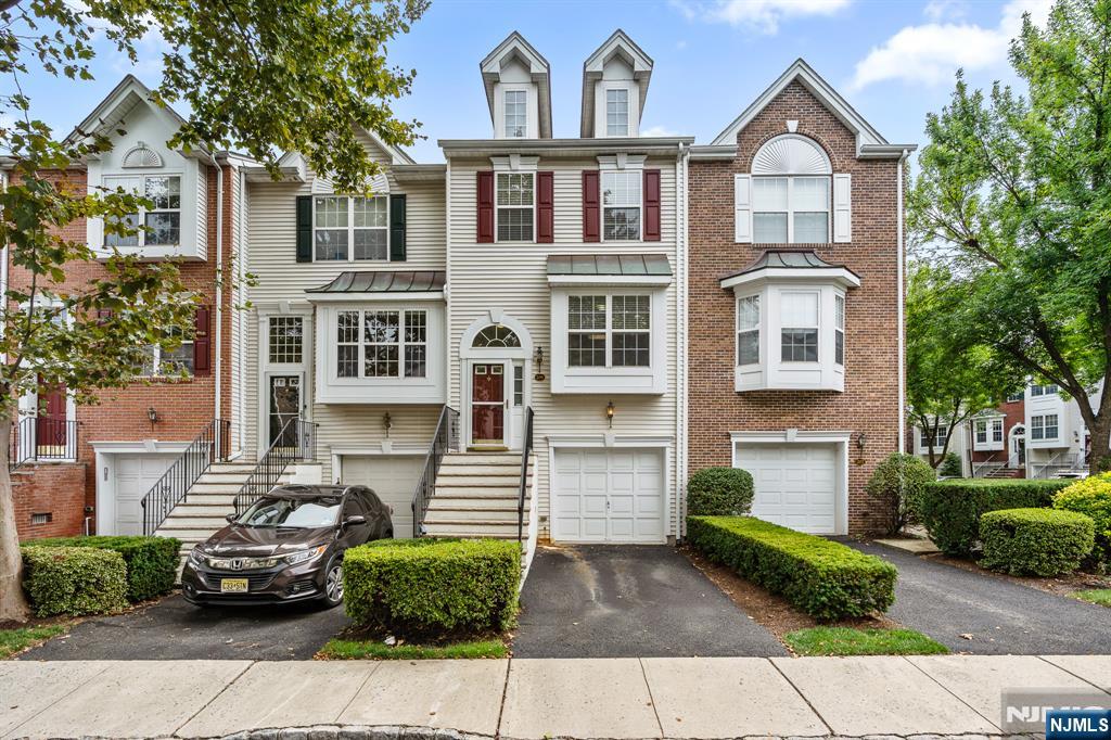 $599,999 Condo