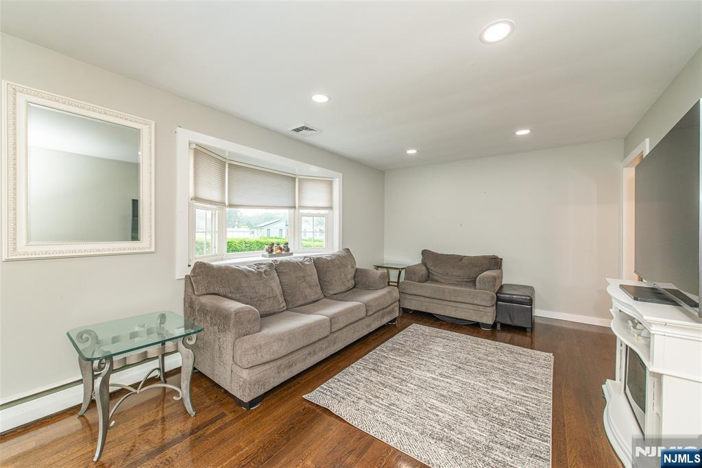 Homes for sale in Roxbury Township, NJ | 1 Gail Dr, Roxbury Township, NJ 07876 | MLS# 25030130