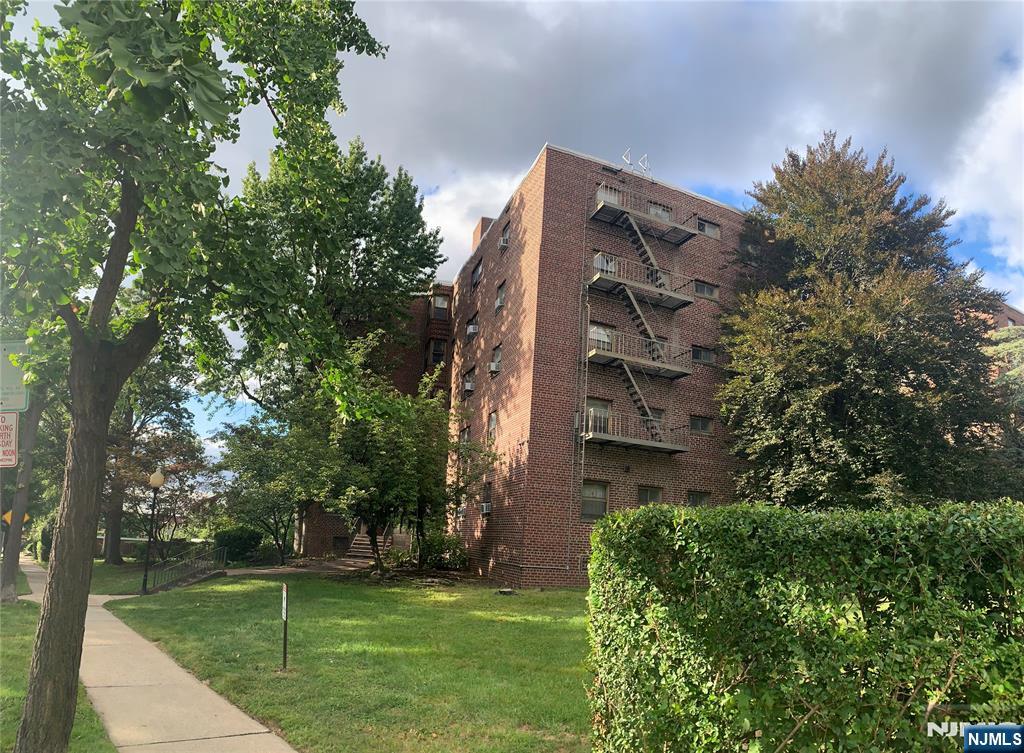 Homes for sale in Fort Lee, NJ | 501 Linwood Dr #4H, Fort Lee, NJ 07024 | MLS# 25030151