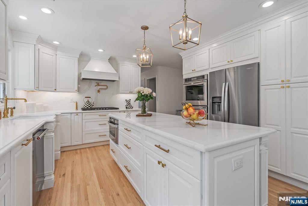 $1,460,000 Colonial