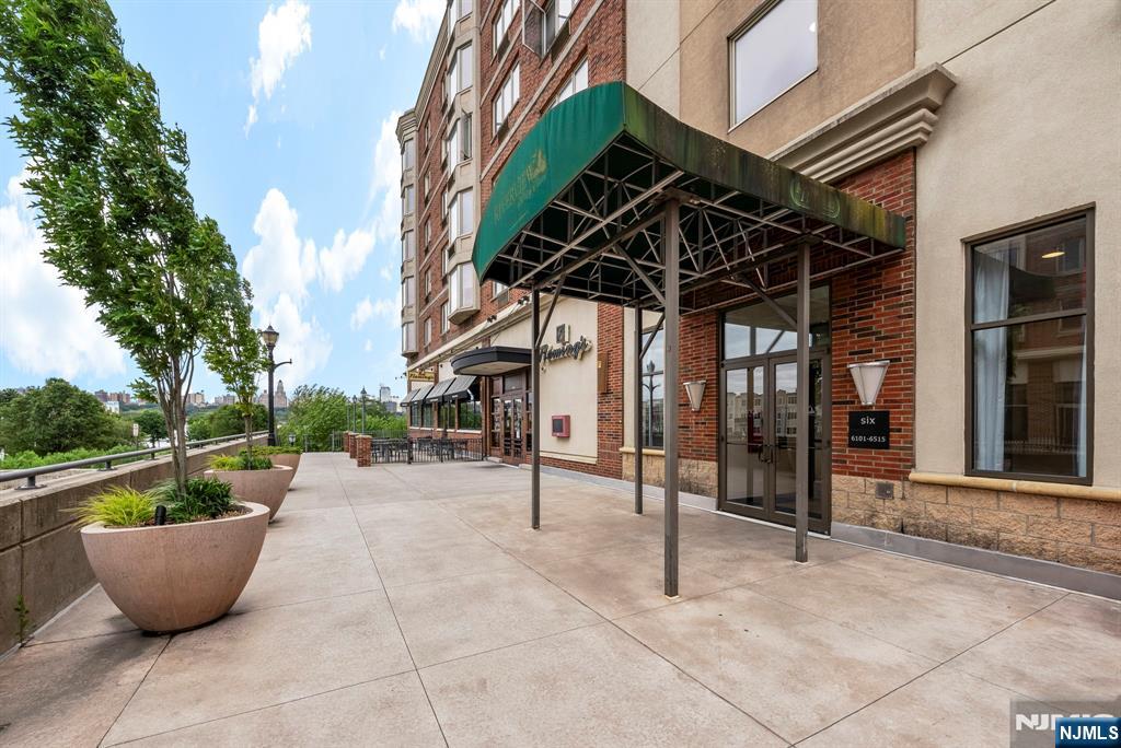 Homes for sale in Edgewater, NJ | 6106 City Pl #6106, Edgewater, NJ 07020 | MLS# 25030204