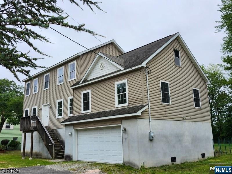 $670,800 Colonial