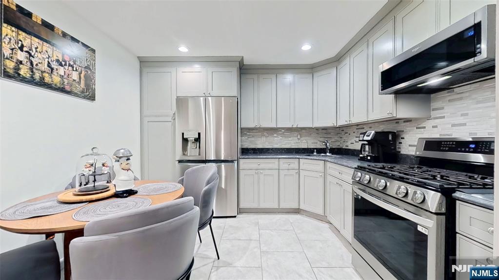 Homes for sale in Mahwah, NJ | 366 Cottonwood Way, Mahwah, NJ 07430 | MLS# 25030347