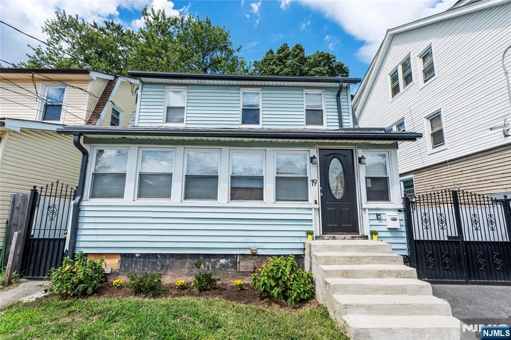 Homes for sale in Newark, NJ | 21 Carolina Ave, Newark, NJ 07106 | MLS# 25030424