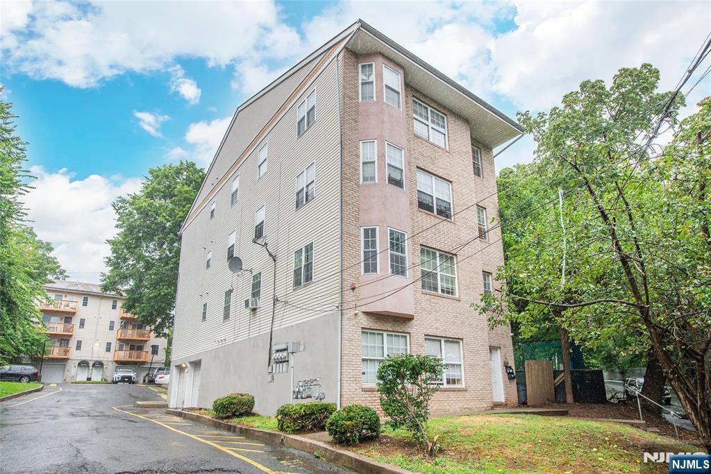 Homes for sale in East Orange, NJ | 23 Parkway Dr, East Orange, NJ 07017 | MLS# 25030432