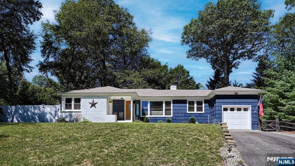 Homes for sale in Kinnelon Borough, NJ | 21 Derrygally Cir, Kinnelon Borough, NJ 07405 | MLS# 25030437