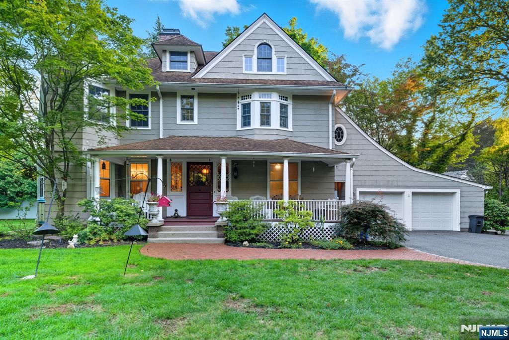 $1,650,000 Colonial