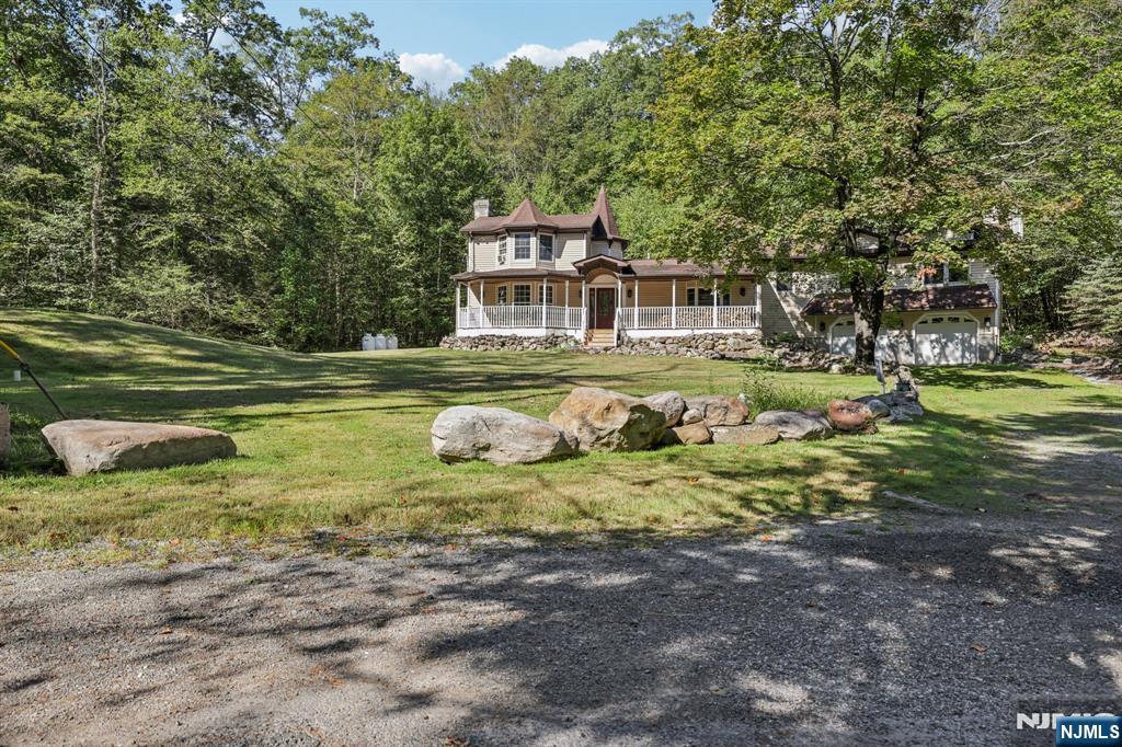 Homes for sale in Newton, NJ | 921 Tulip Trl, Newton, NJ 07860 | MLS# 25030472