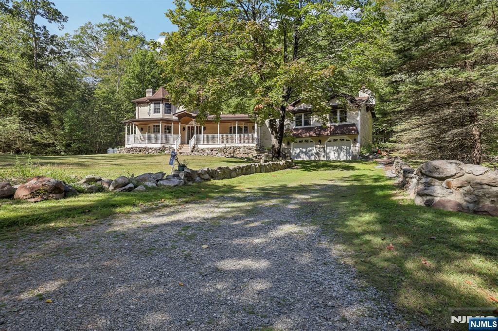 Homes for sale in Newton, NJ | 921 Tulip Trl, Newton, NJ 07860 | MLS# 25030472