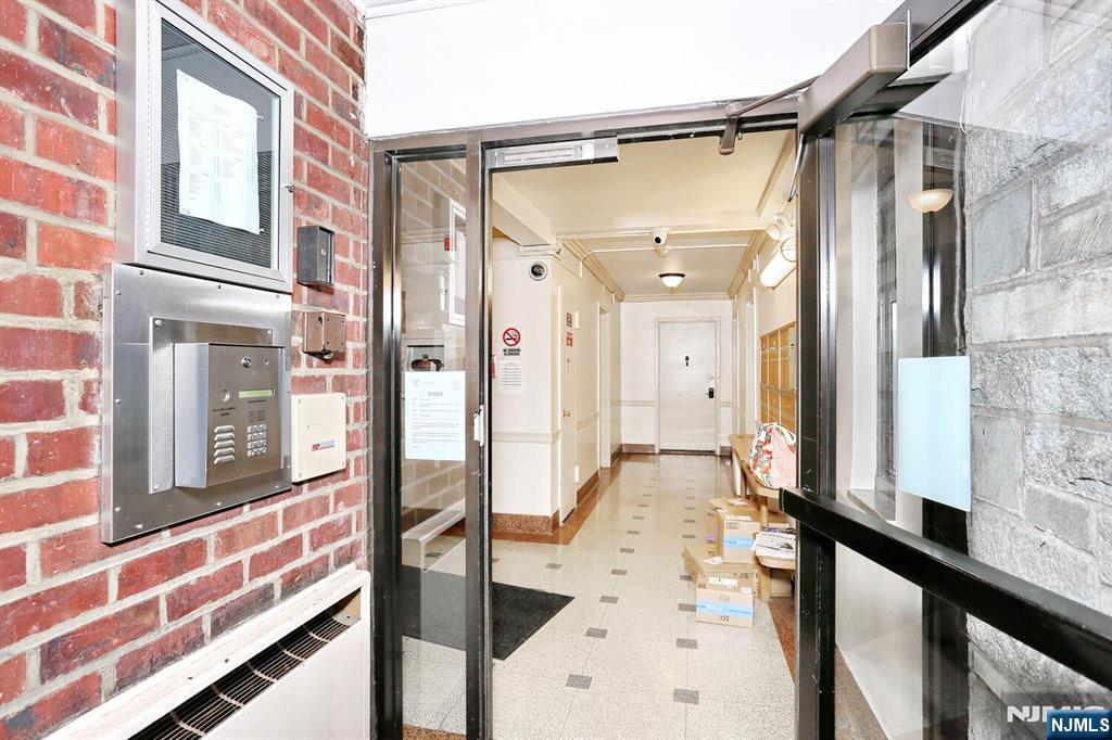 Homes for sale in Fort Lee, NJ | 3021 Edwin Ave #5F, Fort Lee, NJ 07024 | MLS# 25030477