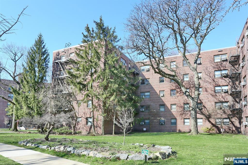 Homes for sale in Fort Lee, NJ | 3021 Edwin Ave #5F, Fort Lee, NJ 07024 | MLS# 25030477