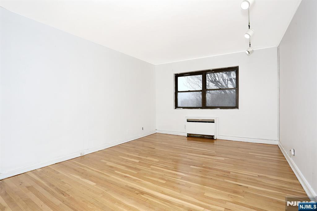 Homes for sale in Fort Lee, NJ | 3021 Edwin Ave #5F, Fort Lee, NJ 07024 | MLS# 25030477