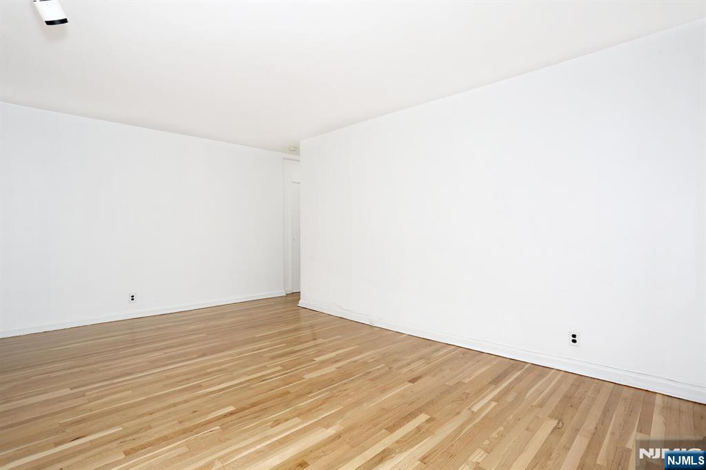 Homes for sale in Fort Lee, NJ | 3021 Edwin Ave #5F, Fort Lee, NJ 07024 | MLS# 25030477