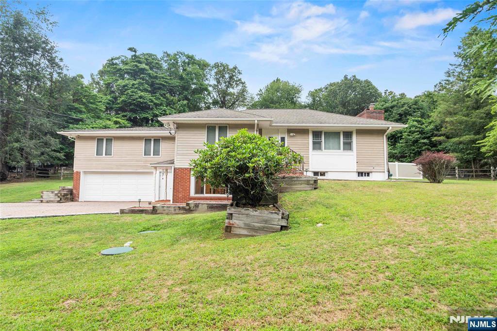 Homes for sale in Franklin Lakes, NJ | 905 Franklin Ave, Franklin Lakes, NJ 07417 | MLS# 25030502