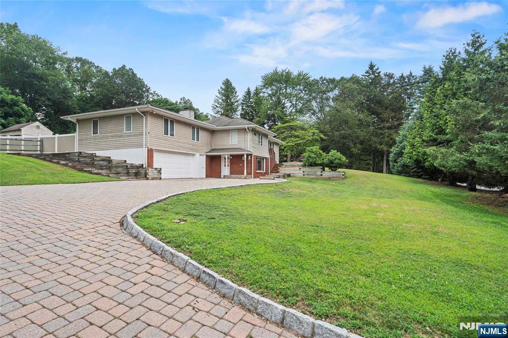 Homes for sale in Franklin Lakes, NJ | 905 Franklin Ave, Franklin Lakes, NJ 07417 | MLS# 25030502