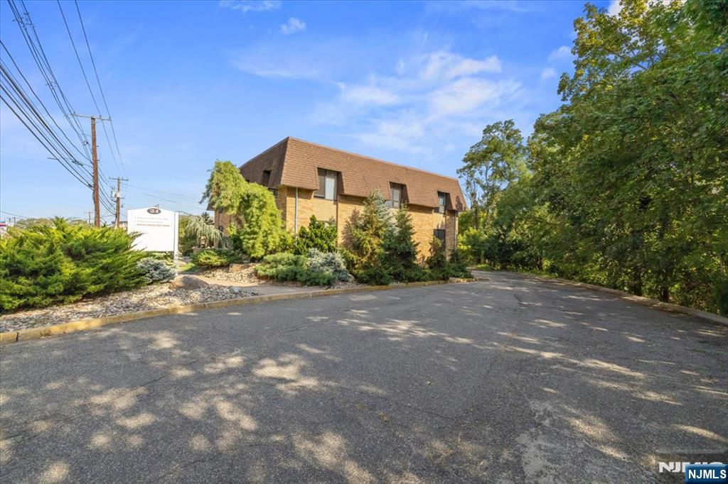 24 Wyckoff Avenue, Waldwick, NJ 07463 Listing Photo  5