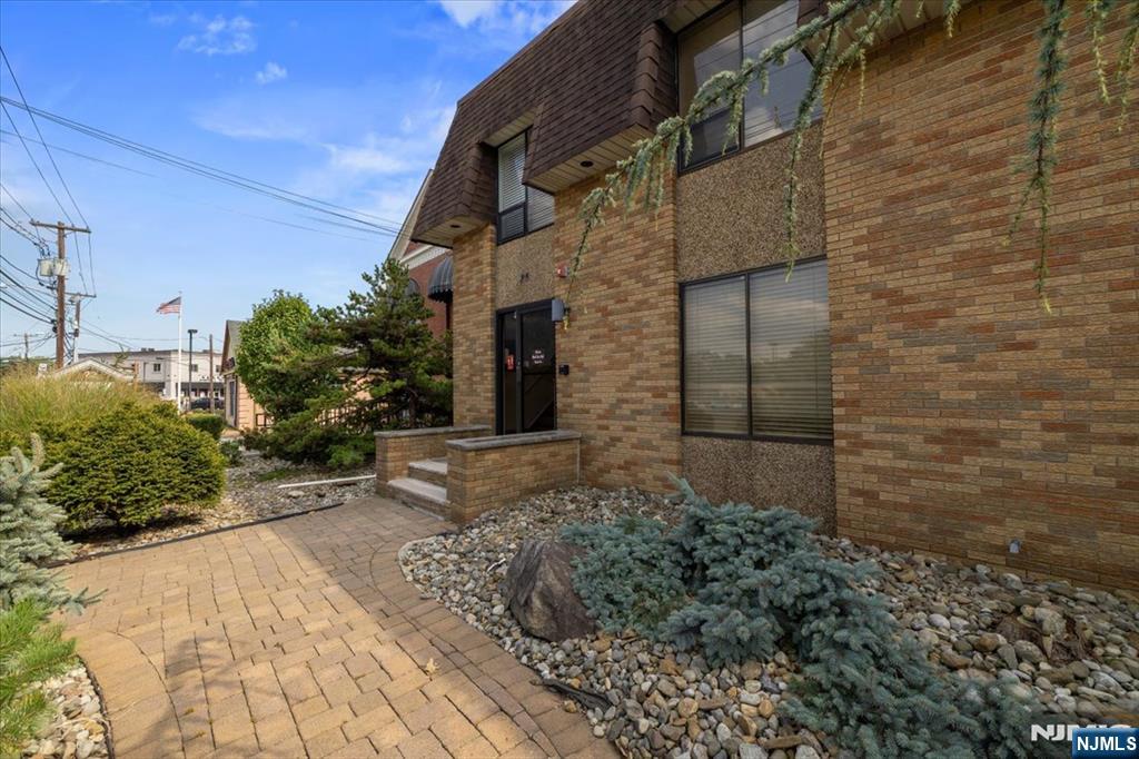 24 Wyckoff Avenue, Waldwick, NJ 07463 Listing Photo  6