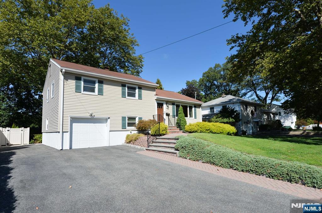 $850,000 Split Level
