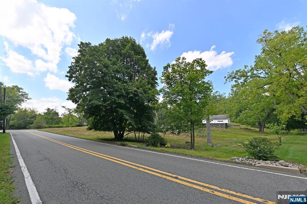 Homes for sale in Ho Ho Kus, NJ | 235 Wearimus Rd, Ho Ho Kus, NJ 07423 | MLS# 25030671