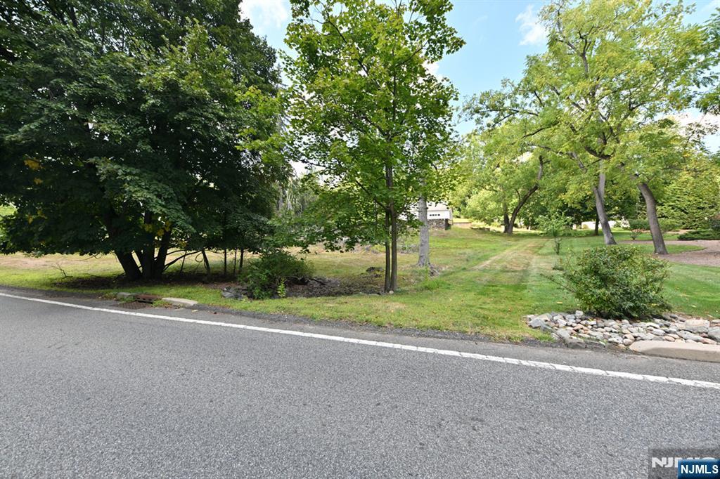 Homes for sale in Ho Ho Kus, NJ | 235 Wearimus Rd, Ho Ho Kus, NJ 07423 | MLS# 25030671