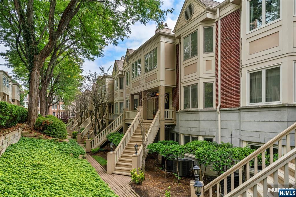 $1,280,000 Townhouse