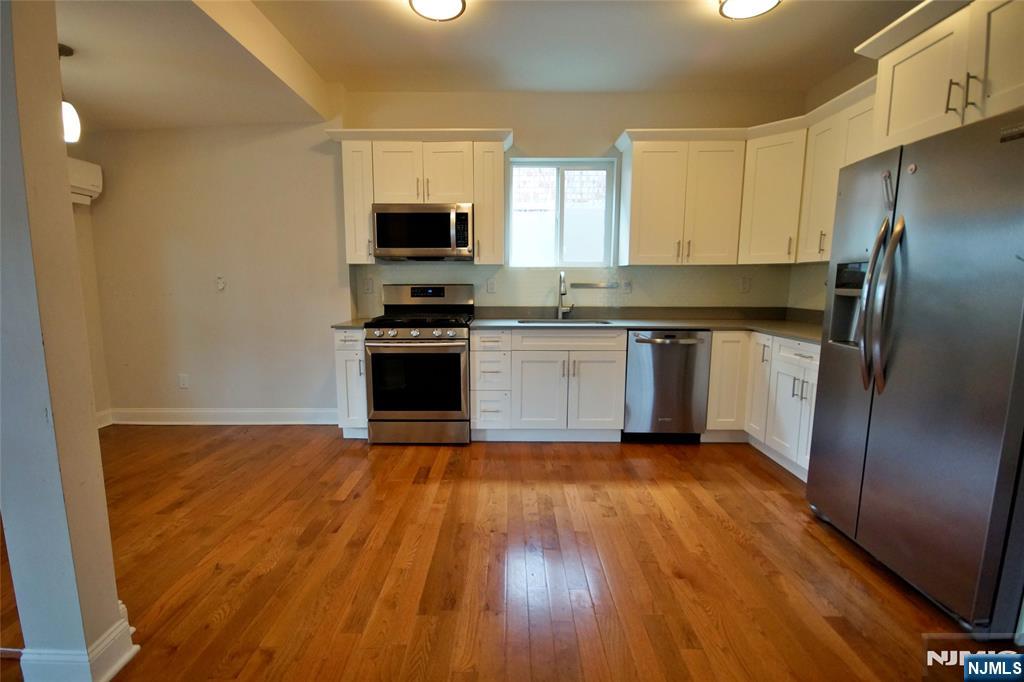 Homes for sale in Edgewater, NJ | 403 Undercliff Ave, Edgewater, NJ 07020 | MLS# 25030737