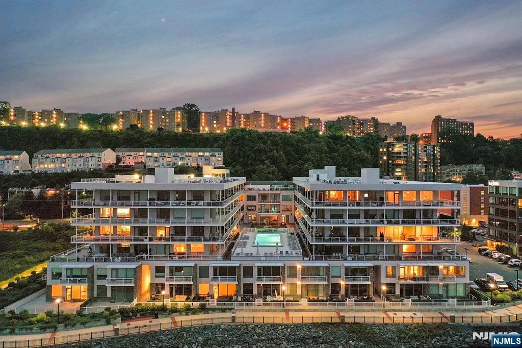 $825,000 Condo