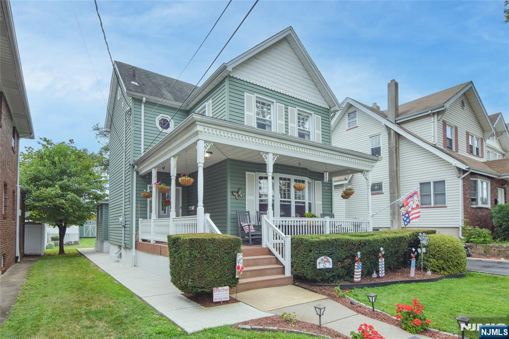 $699,900 Colonial