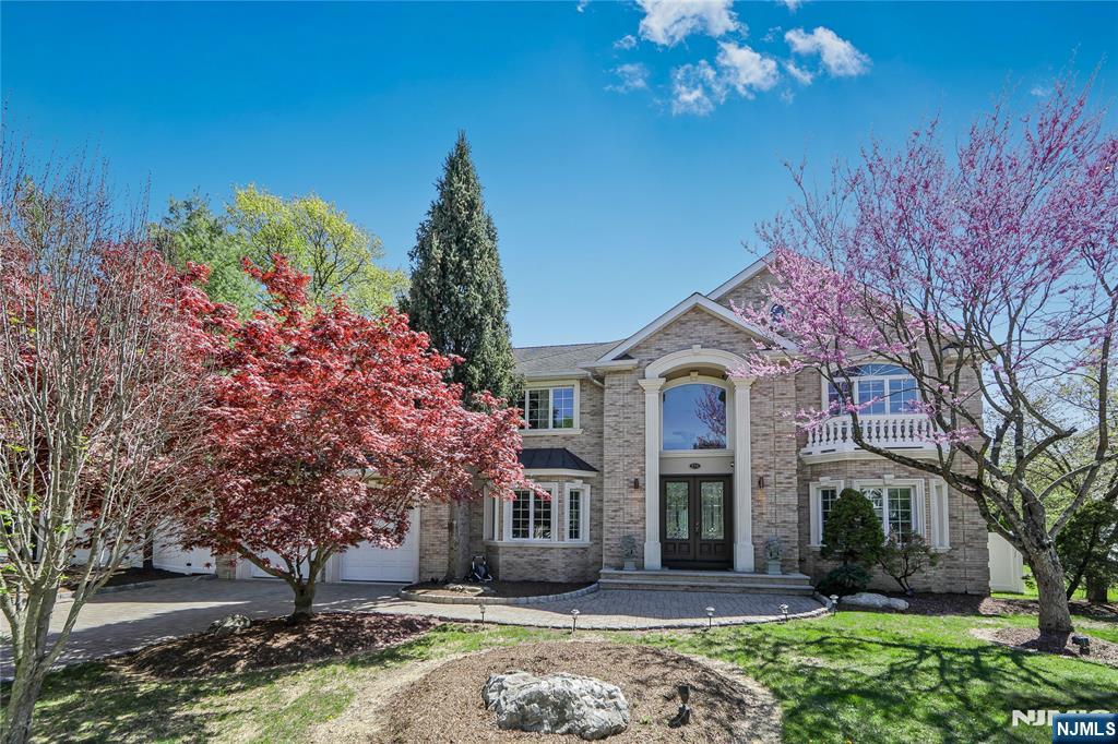 $1,625,000 Colonial