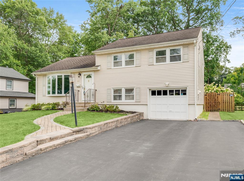 Homes for sale in Livingston, NJ | 41 Mcclellan Ave, Livingston, NJ 07039 | MLS# 25030870