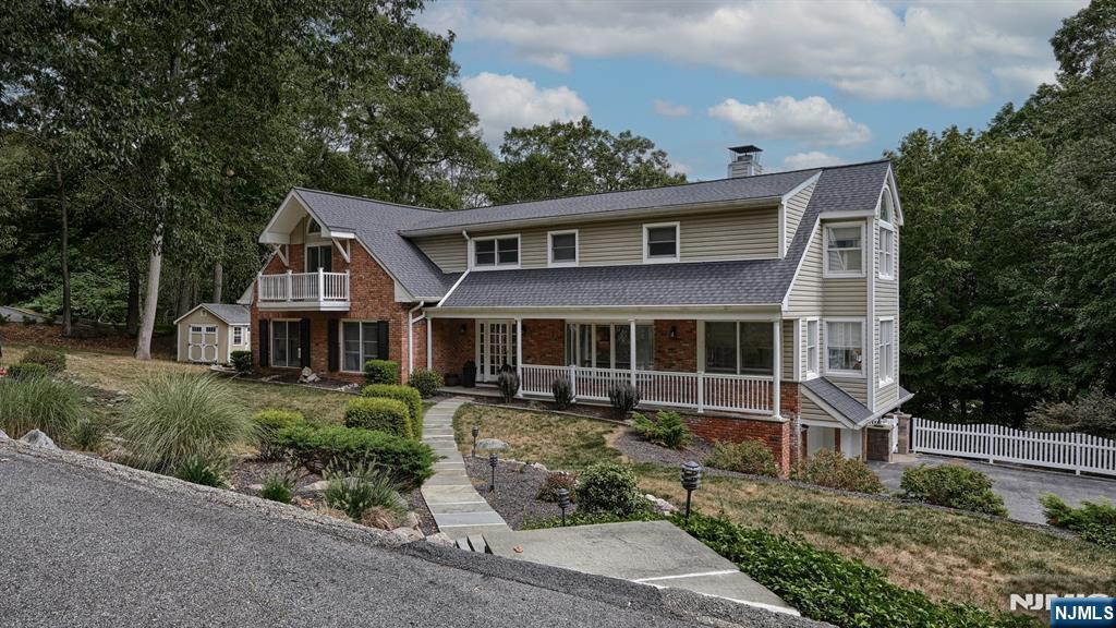 Homes for sale in Kinnelon Borough, NJ | 8 Briarcliff Ter, Kinnelon Borough, NJ 07405 | MLS# 25030985