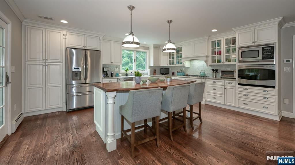 Homes for sale in Kinnelon Borough, NJ | 8 Briarcliff Ter, Kinnelon Borough, NJ 07405 | MLS# 25030985