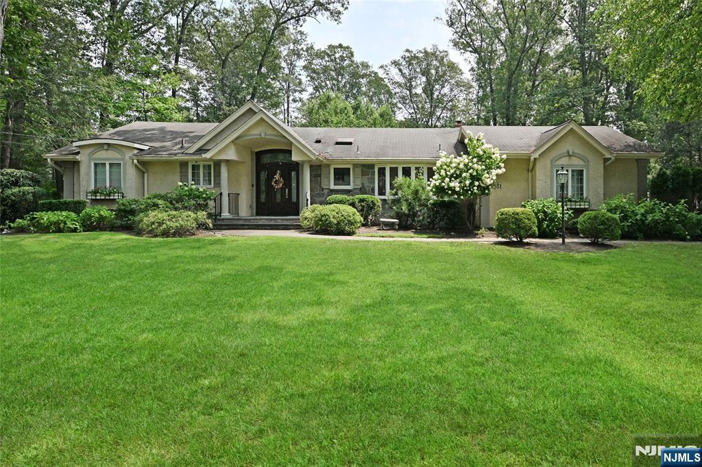 Homes for sale in Wyckoff, NJ | 551 Oldwoods Rd, Wyckoff, NJ 07481 | MLS# 25031047