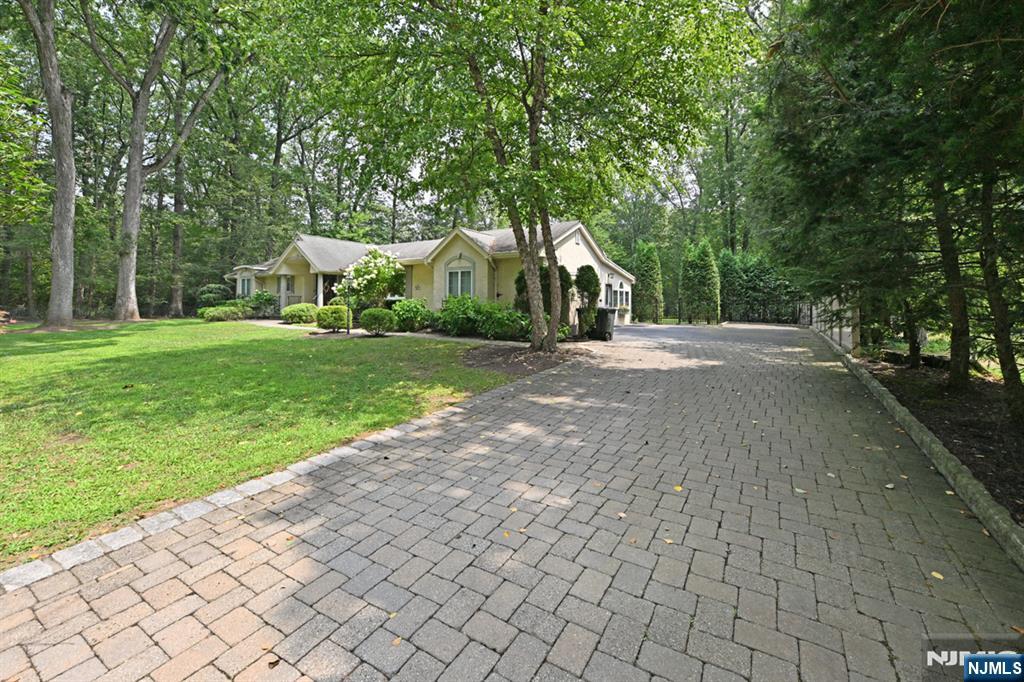 Homes for sale in Wyckoff, NJ | 551 Oldwoods Rd, Wyckoff, NJ 07481 | MLS# 25031047