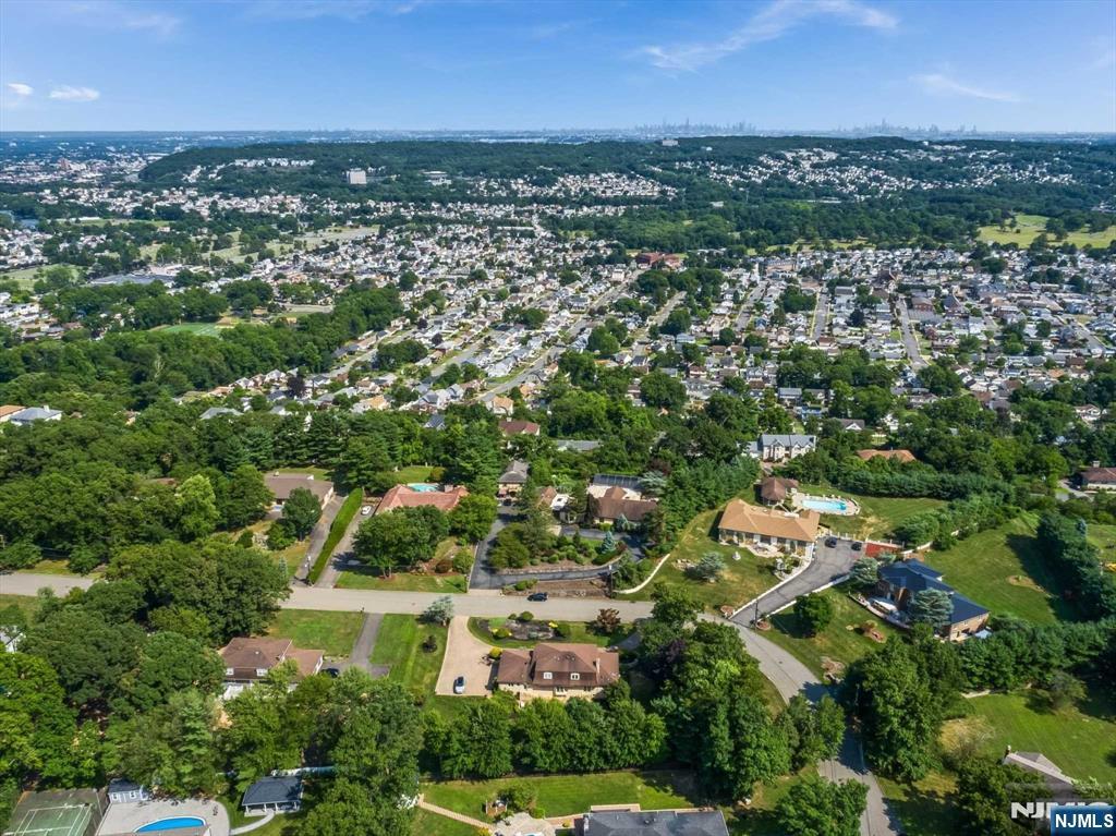 Homes for sale in Totowa, NJ | 7 Lookout Point Trl, Totowa, NJ 07512 | MLS# 25031048