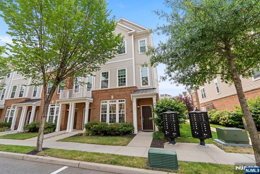 Homes for sale in Wood Ridge, NJ | 102 Wesmont Dr, Wood Ridge, NJ 07075 | MLS# 25031050