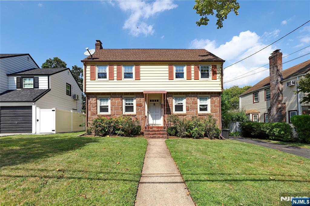 $669,000 Colonial