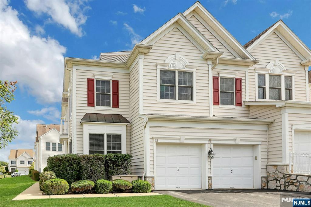 $924,900 Townhouse