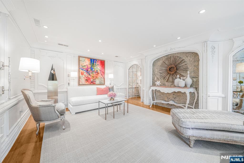 Homes for sale in Montville Township, NJ | 22 Fawn Dr, Montville Township, NJ 07045 | MLS# 25031140