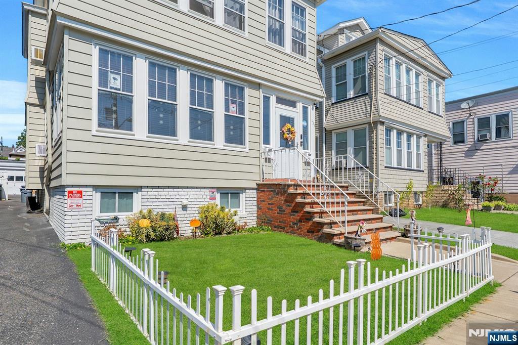 Homes for sale in Kearny, NJ | 135 Rutherford Pl, Kearny, NJ 07032 | MLS# 25031157