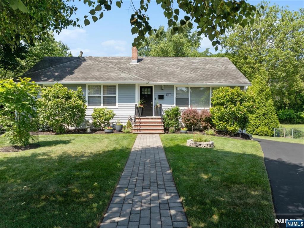 Homes for sale in New Milford, NJ | 256 Stevens Ct, New Milford, NJ 07646 | MLS# 25031181