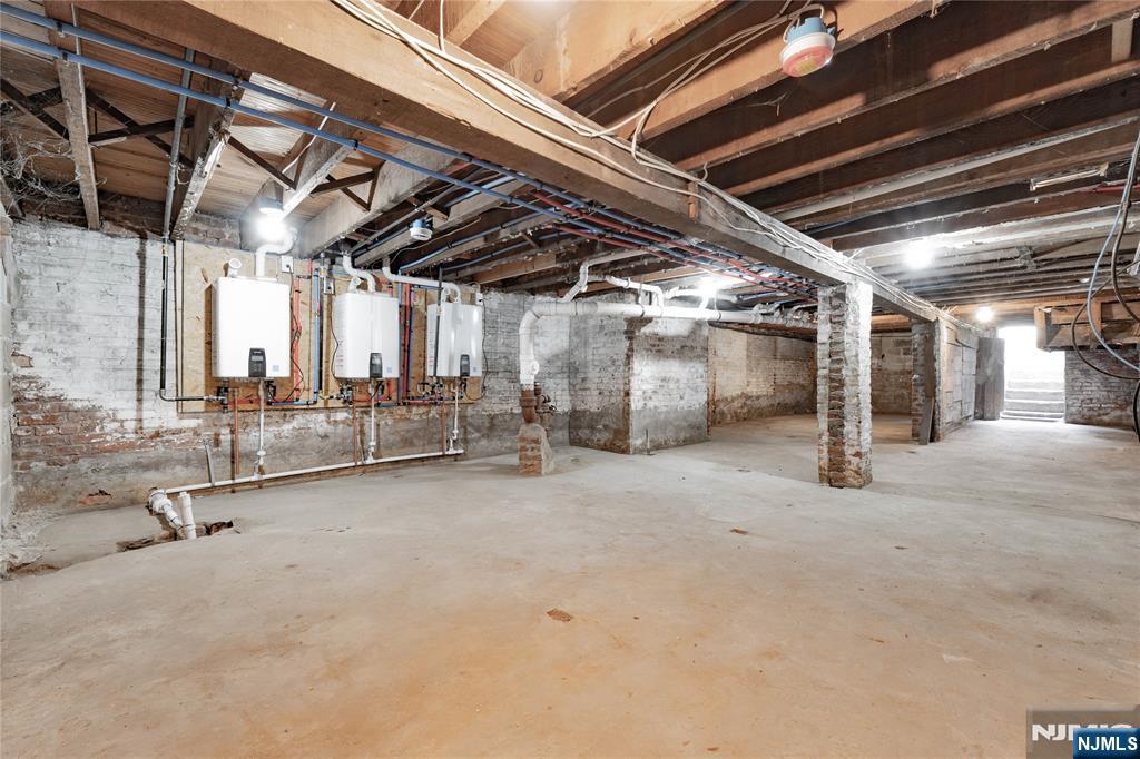 Homes for sale in Newark, NJ | 196 Malvern St, Newark, NJ 07105 | MLS# 25031187