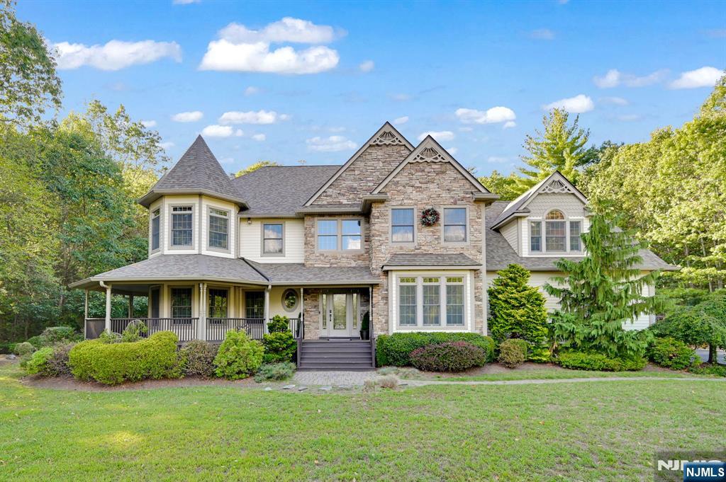 Homes for sale in West Milford, NJ | 47 Christine Ct, West Milford, NJ 07480 | MLS# 25031266