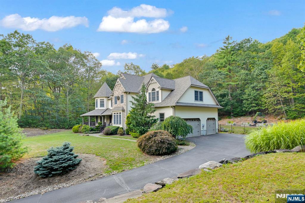 Homes for sale in West Milford, NJ | 47 Christine Ct, West Milford, NJ 07480 | MLS# 25031266