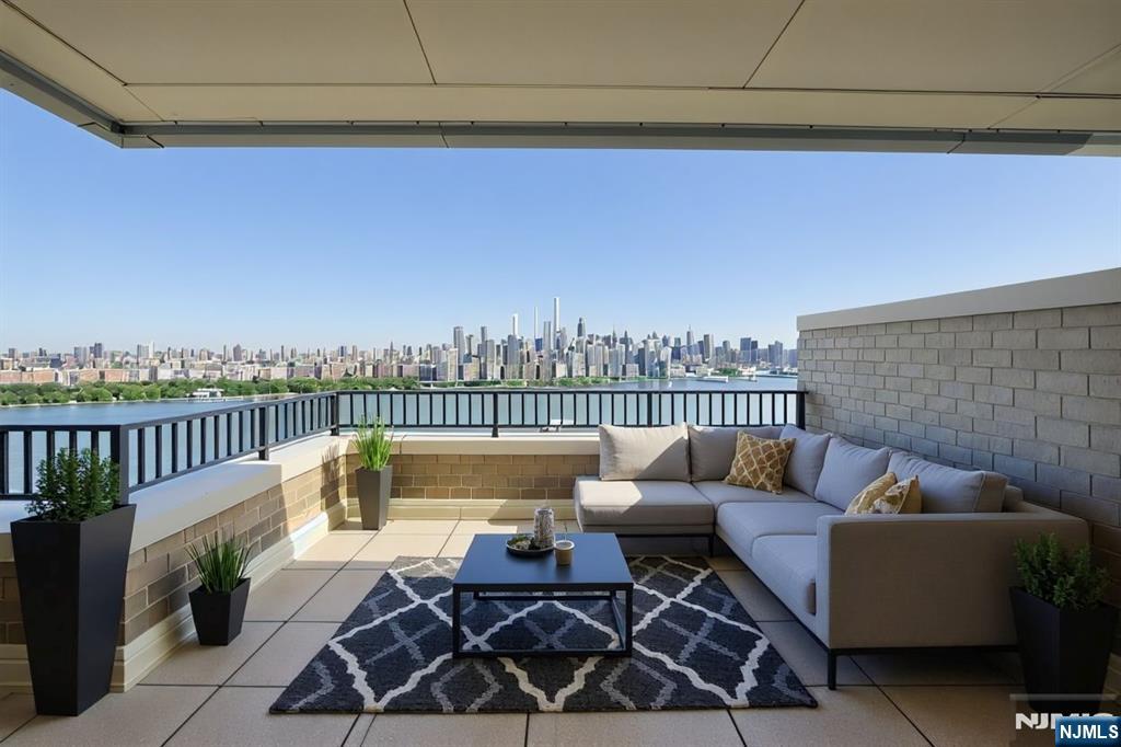 $999,999 Condo